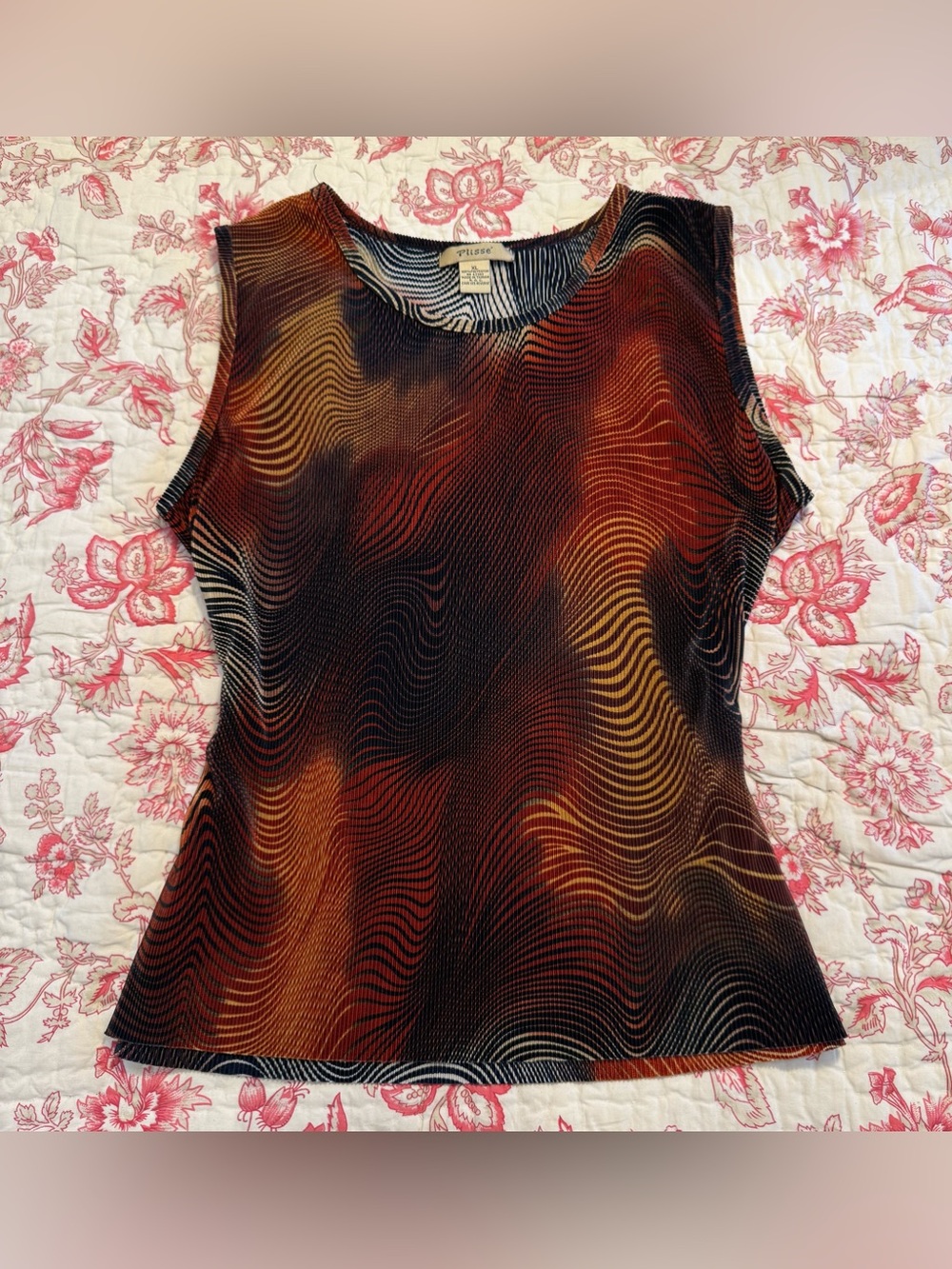 Adorable Y2K 2000s Plissé Earth Tone Wave-Print Tank Top in Black & Brown